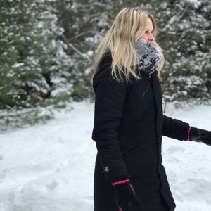 Meet your Posher, Joelle